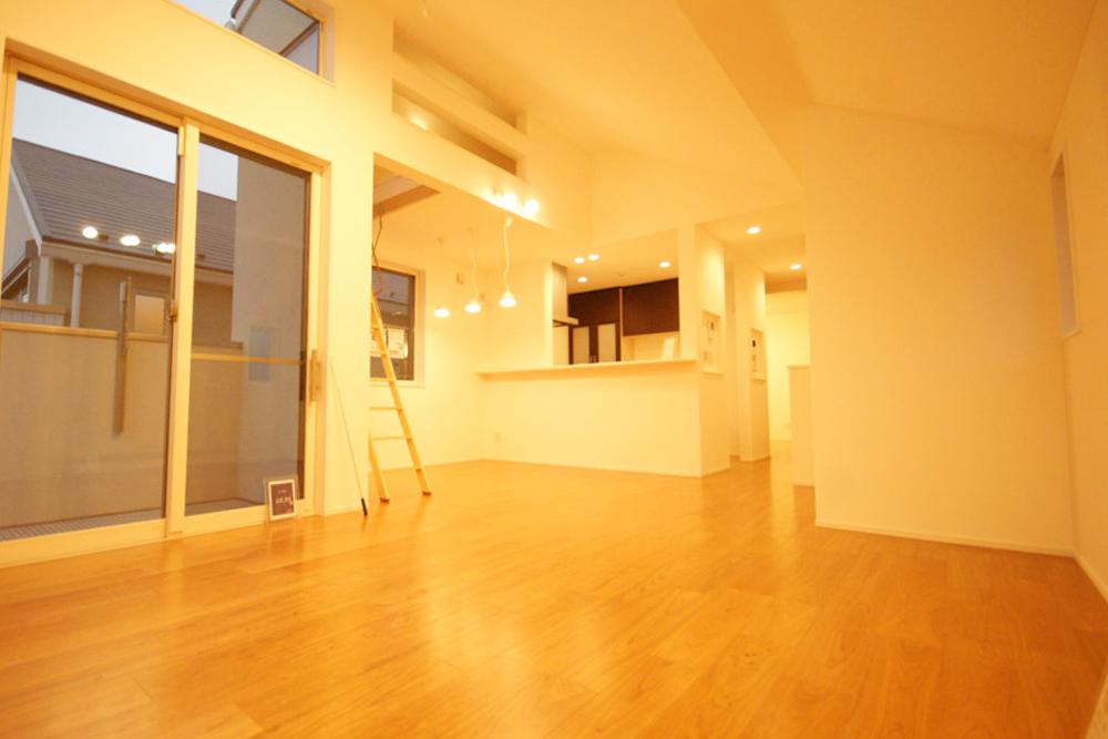 Living. We are living with a sense of relief that incorporate the atrium. It is brighter feelings have space design window becomes accent.