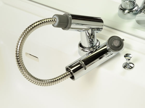 Bathing-wash room.  [Head pullout shower faucet] After that can bowl cleaning of pulling the spout part, Also it has a convenient shower faucet to shampoo.