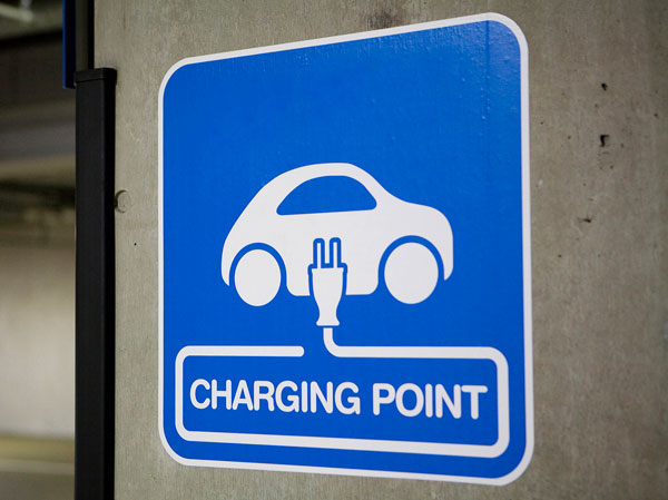 Common utility.  [Charging stations for electric vehicles] Some of the parking lot, Installing a charging station that corresponds to the electric car. By corresponding to the EV, Current, And to support the car life of in the future.  ※ Use can be parking compartment is limited.