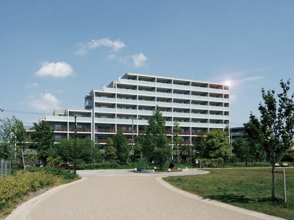 It overlooks the "Momoi Harappa Park", which has the size of about 40,000 sq m in front of the eyes, Same property appearance to be born in the scale of all 114 House