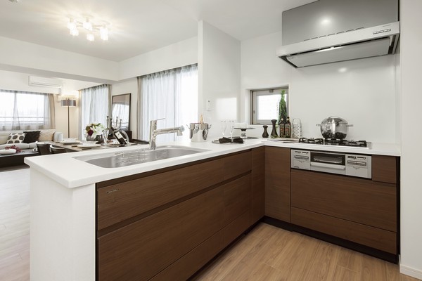 There is no cupboard hanging at the top, Open-minded comfortable to use charm of the kitchen with a LD and a sense of unity (J type model room)