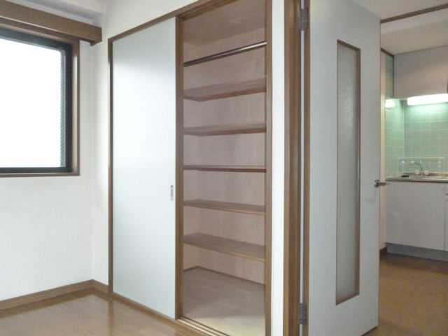 Receipt. Closet with depth