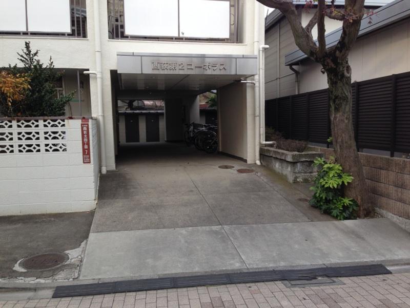 Entrance. Common areas