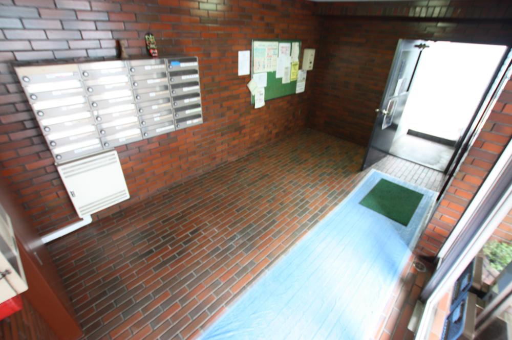 Entrance. Keio Line rapid stop station [Hachimanyama] station A 5-minute walk