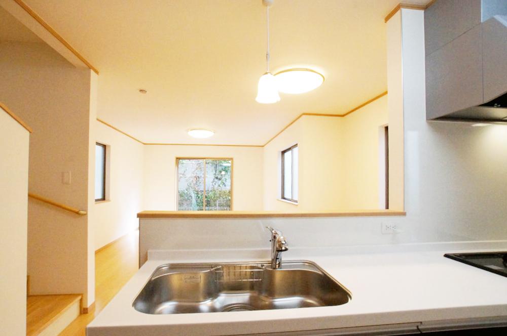 Kitchen. The view from the likely kitchen heard a child's voice