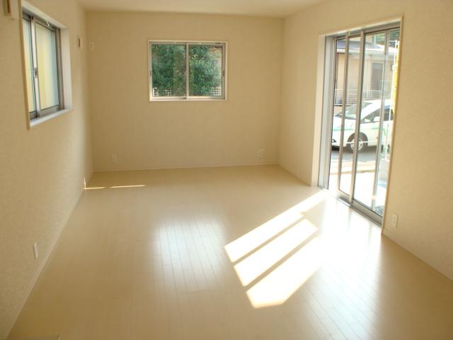 Same specifications photos (living). Example of construction