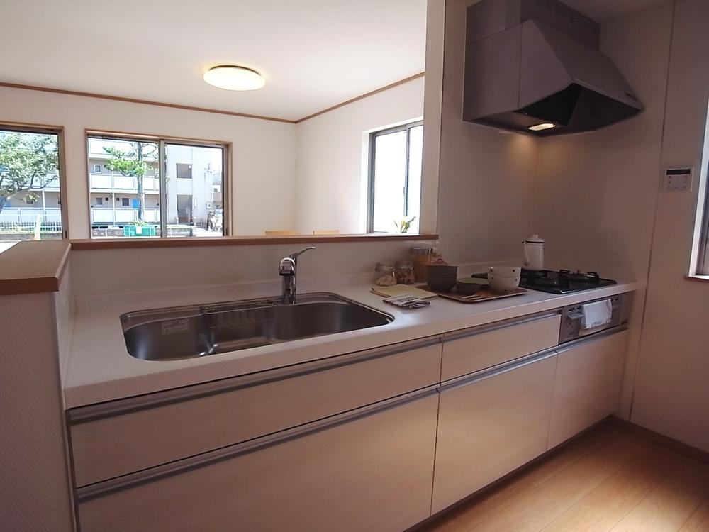 Same specifications photo (kitchen). Kitchen construction cases