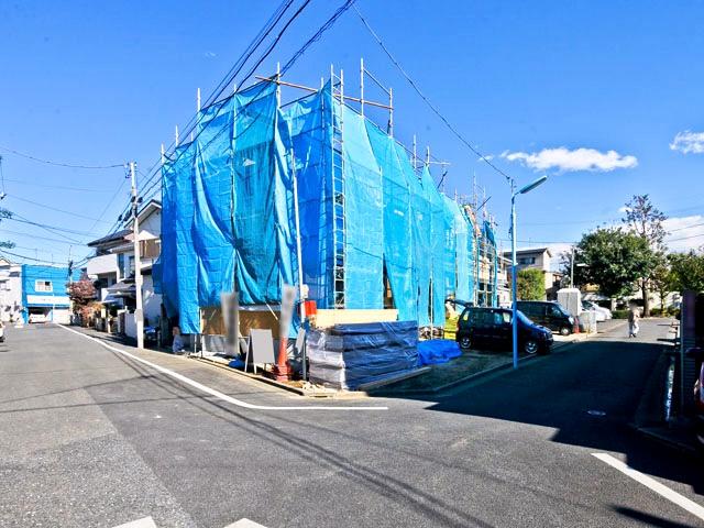 Local photos, including front road. Local (11 May 2013) Shooting