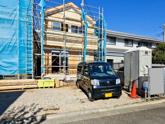 Local photos, including front road. Local (11 May 2013) Shooting