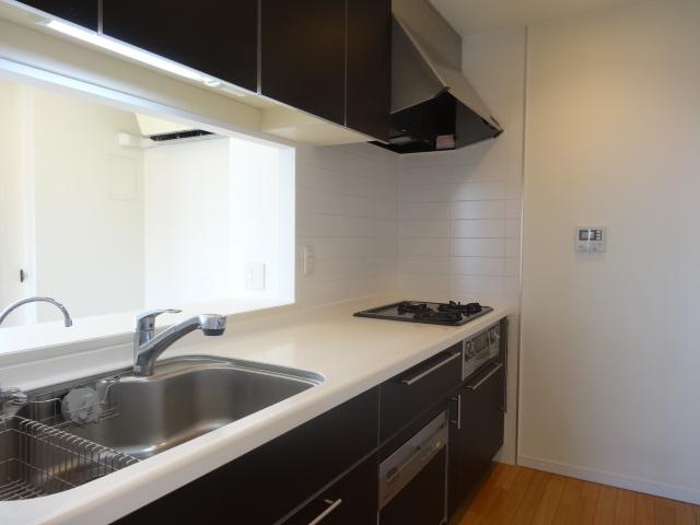 Kitchen. July 2013 shooting