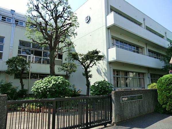 Junior high school. Shin'izumi 700m until junior high school
