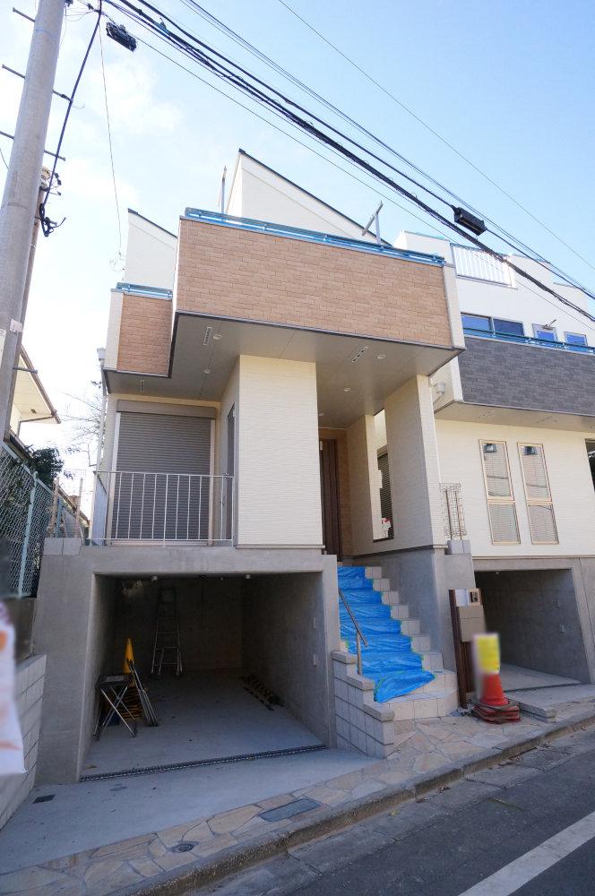 Local appearance photo. New construction is the introduction of single-family with underground garage of Suginami Ogikubo 2-chome. It is a quiet residential area a kind of low-rise exclusive residential area. So we have completed, Come please refer to the local.