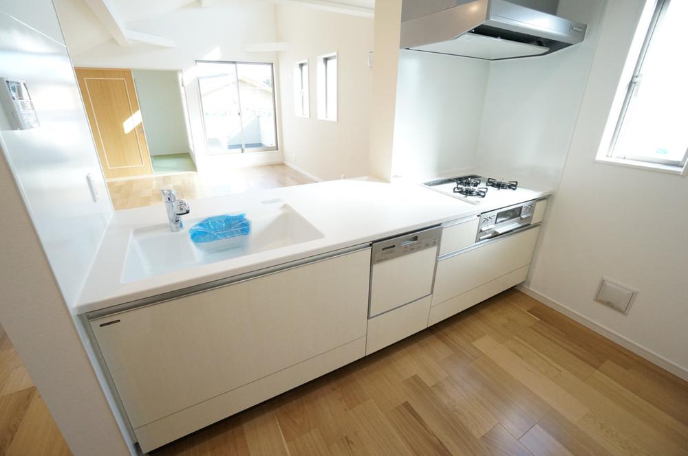 Kitchen. Dishwasher ・ It is a water purifier systems with kitchen.