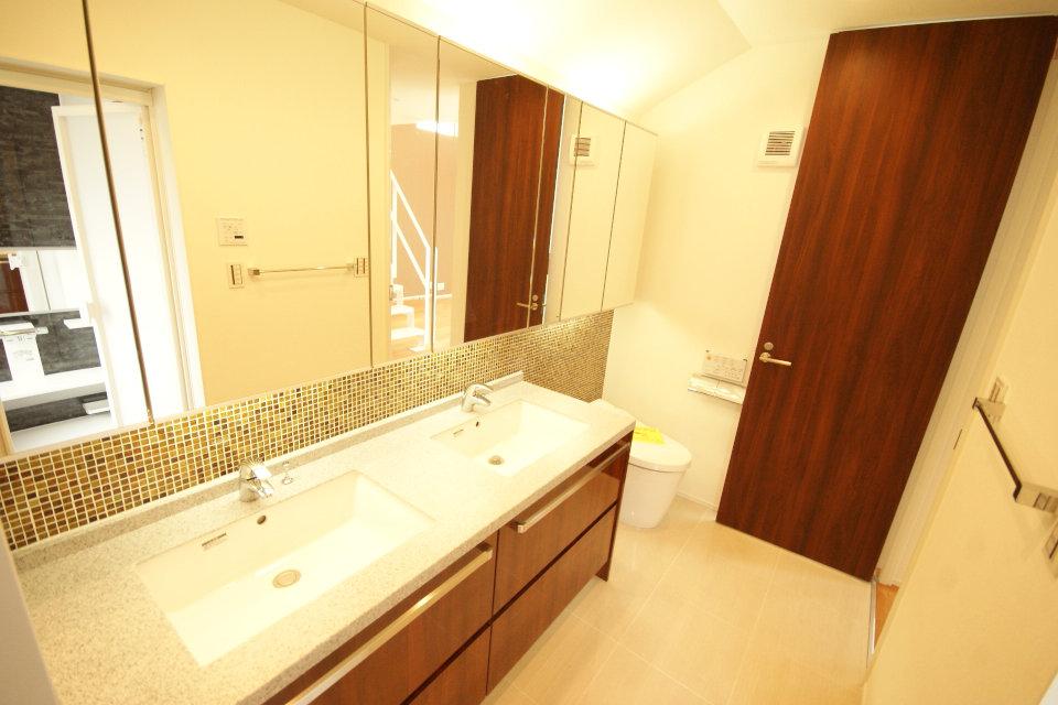 Same specifications photos (Other introspection). It becomes the example of construction of the wash basin.