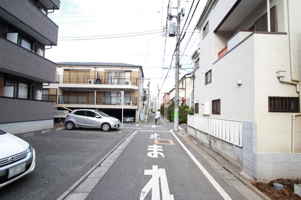 Local photos, including front road. Since the car as little, And out of the car is a breeze.