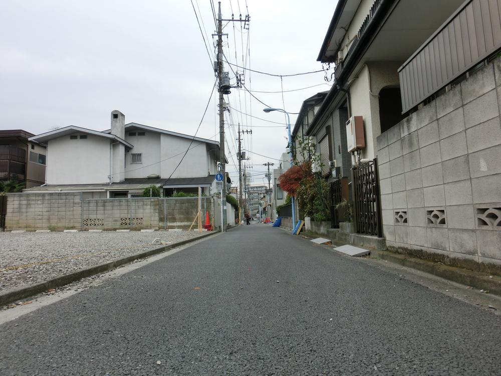 Local photos, including front road. Local (11 May 2013) Shooting