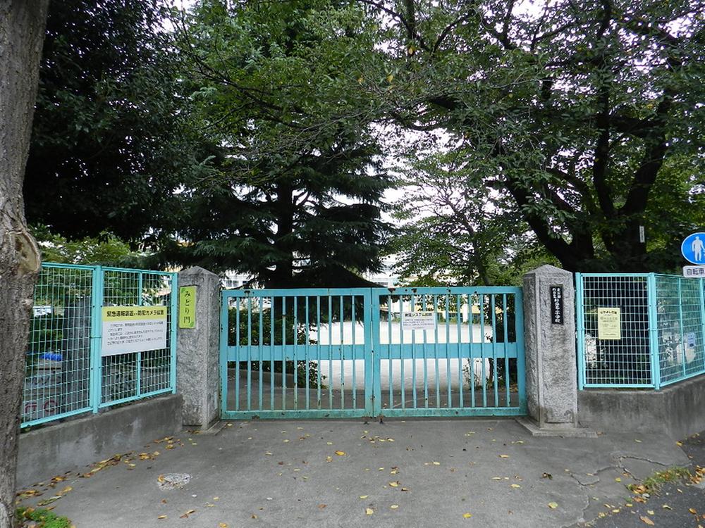 Primary school. 450m to Suginami second small