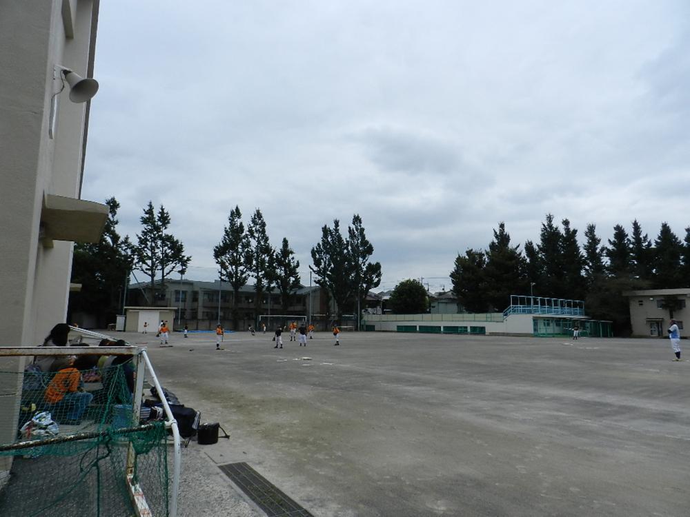 Junior high school. Until Higashitanaka 200m