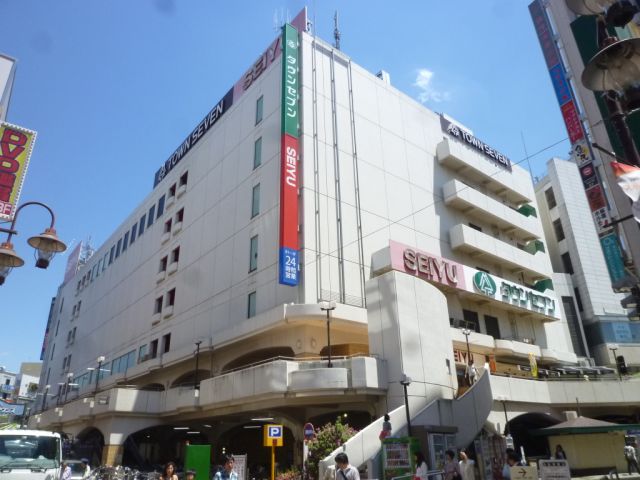 Supermarket. Seiyu to (super) 370m