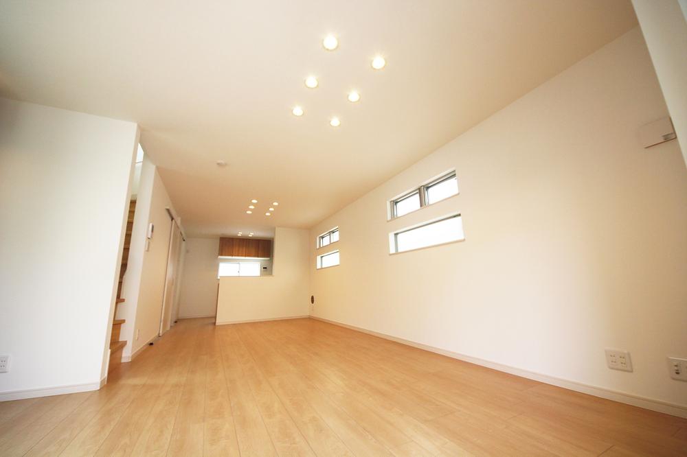 Other building plan example. All rooms are equipped with lighting