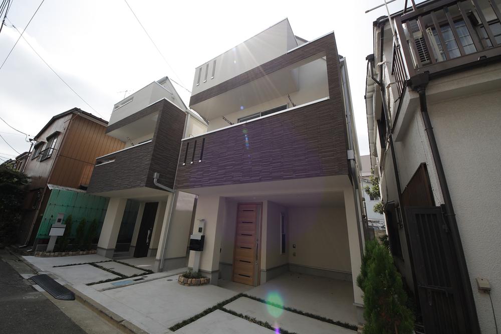 Building plan example (exterior photos). Stylish appearance