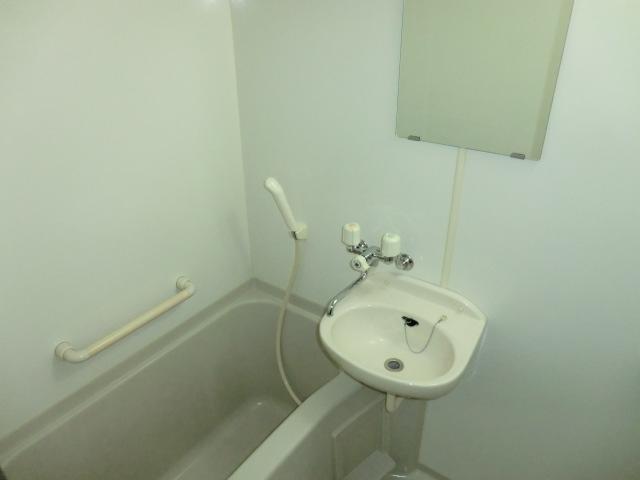 Bathroom. Indoor (11 May 2013) Shooting