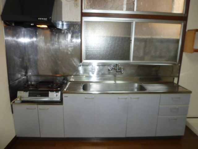 Kitchen. Gasukitchin dishes easy to spread