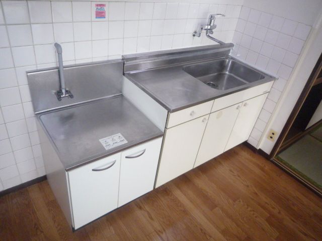 Kitchen. Gasukitchin dishes easy to spread