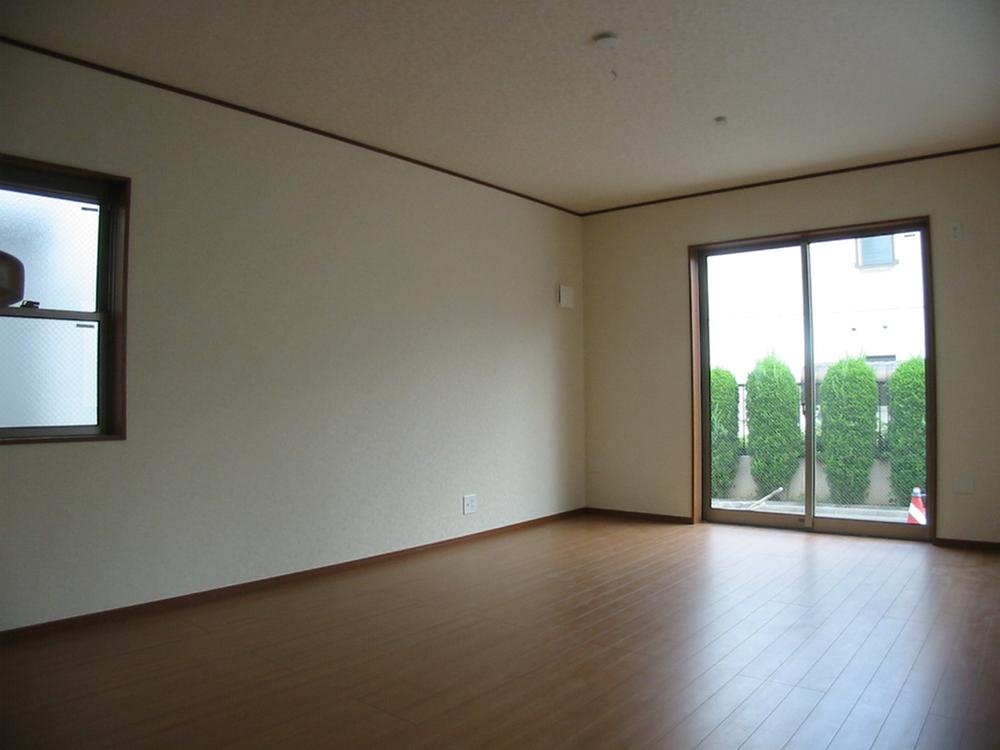 Same specifications photos (living)