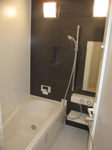 Bathroom. C Building bathroom