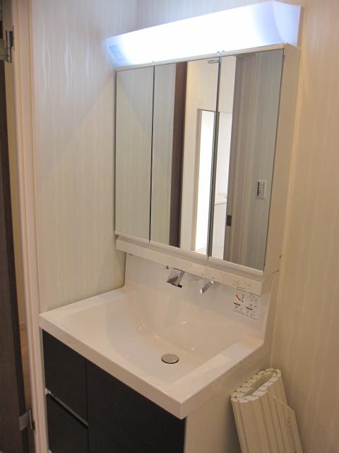 Wash basin, toilet. C Building basin