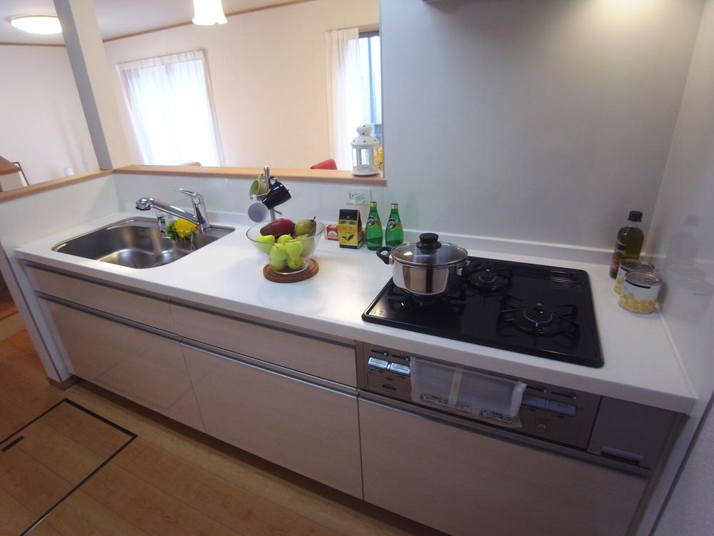 Kitchen. Indoor (10 May 2013) Shooting