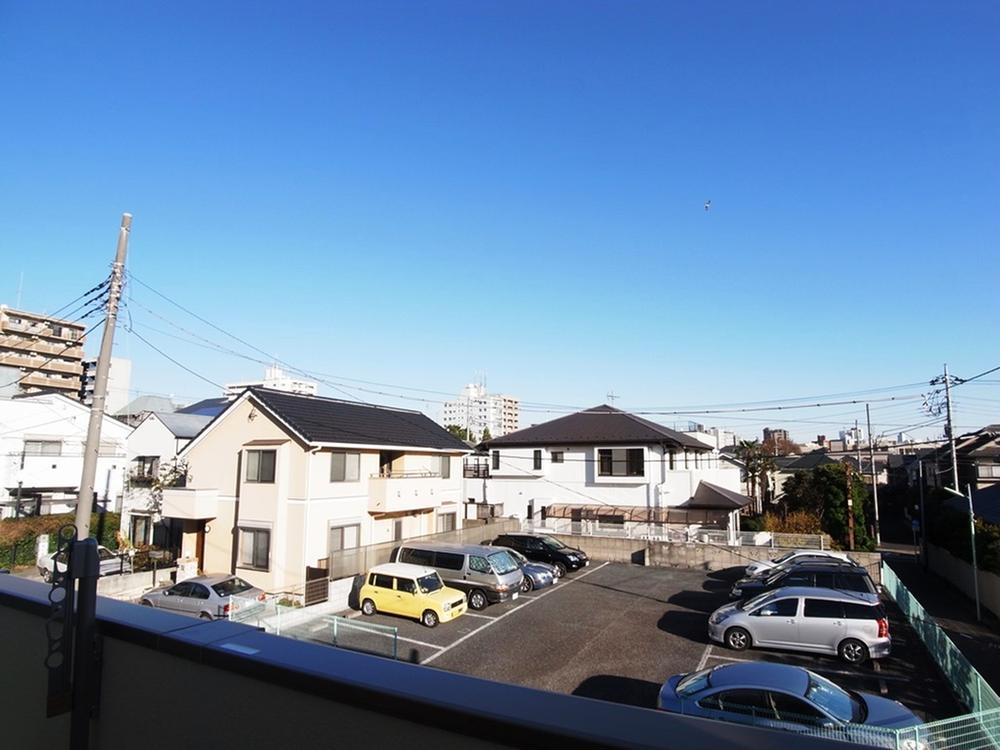 View photos from the dwelling unit. View from the site (November 2013) Shooting