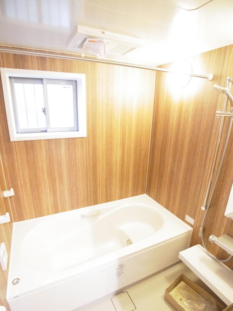 Bathroom. Indoor (11 May 2013) Shooting