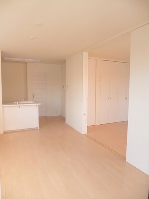 Living and room. ☆ Living spacious 11.6 Pledge ☆