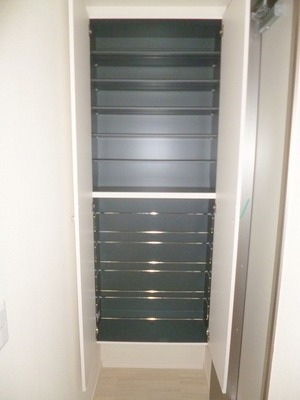 Entrance. ☆ Large shoe box ☆