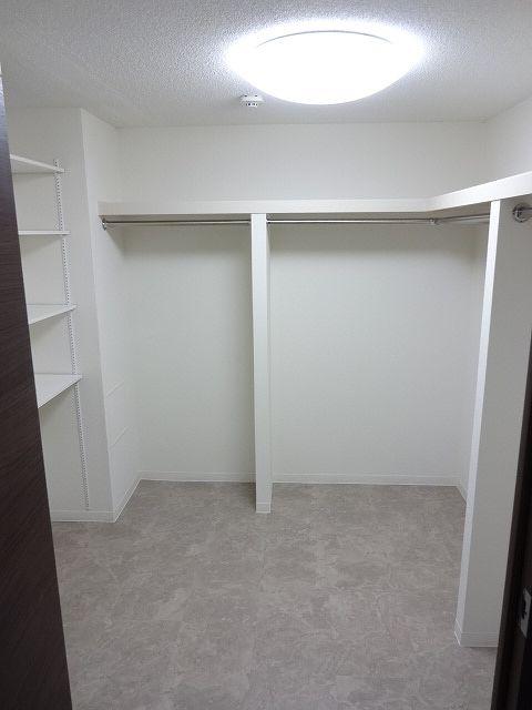 Receipt. Walk-in closet