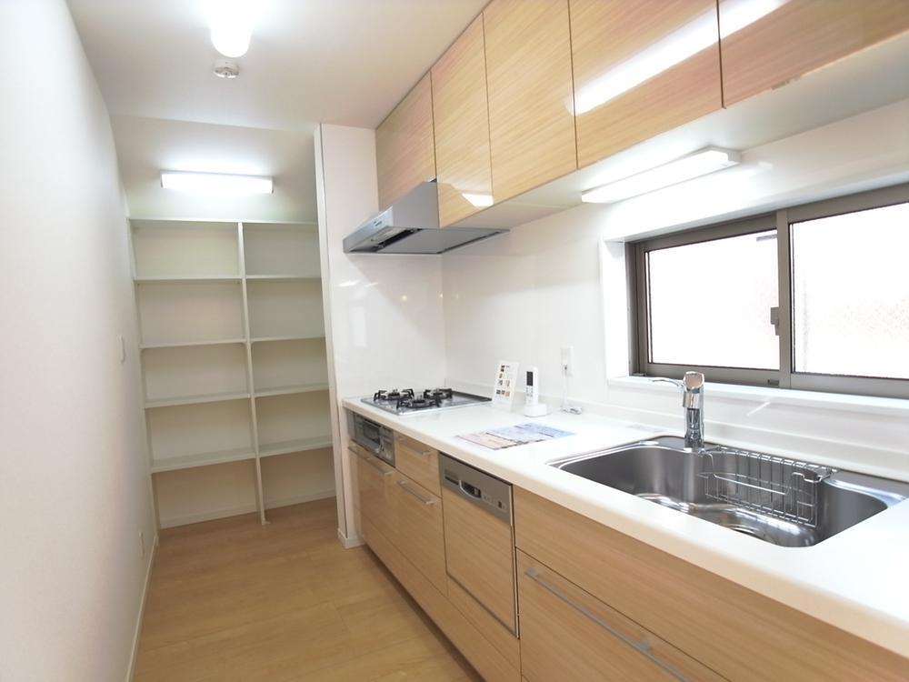 Same specifications photo (kitchen)