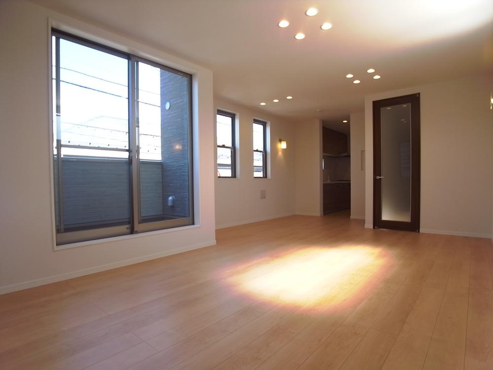 Same specifications photos (living)