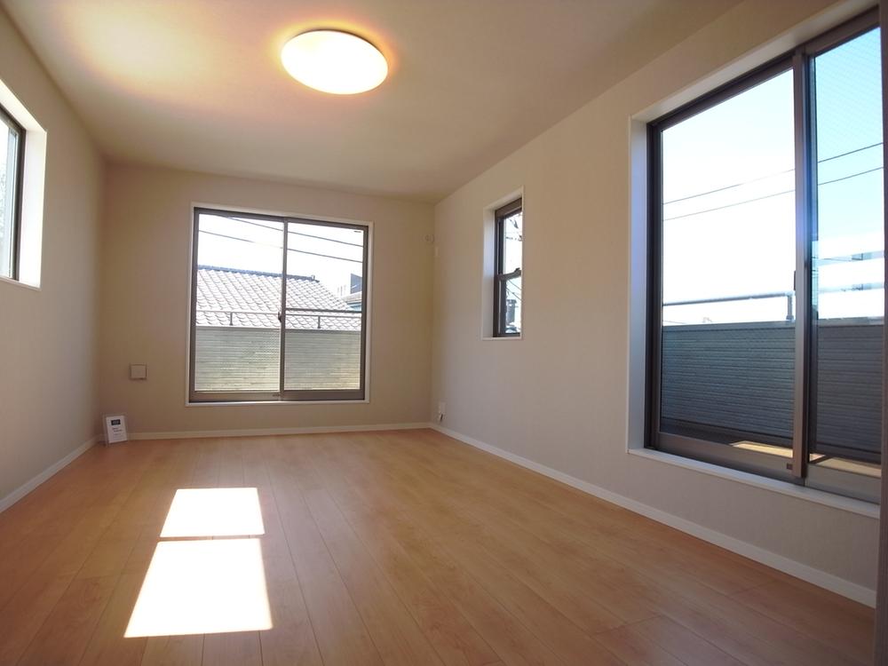 Same specifications photos (living)