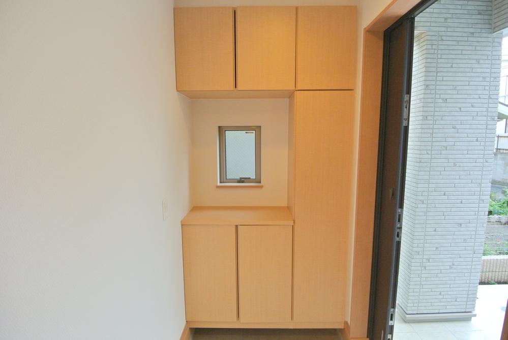 Entrance. Local (September 2013) Shooting