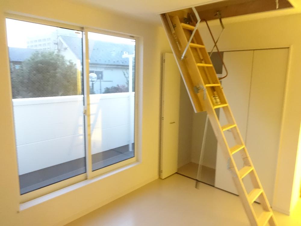 Non-living room. Indoor (11 May 2013) Shooting