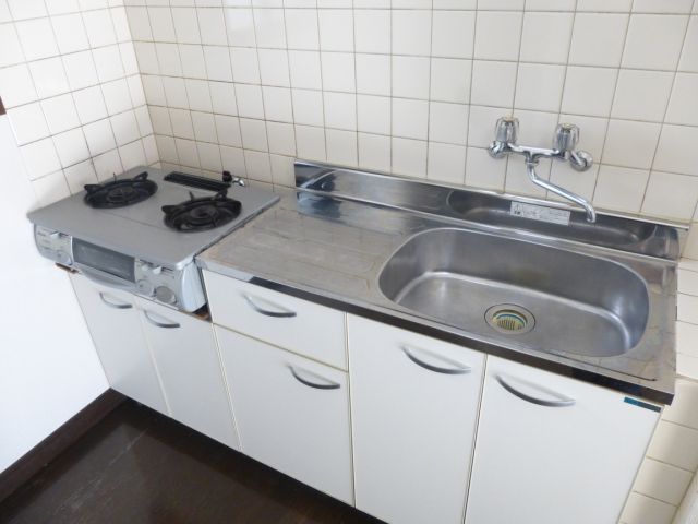 Kitchen. Spacious kitchen ☆