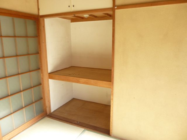 Receipt. A depth of storage (which is in the door repair)