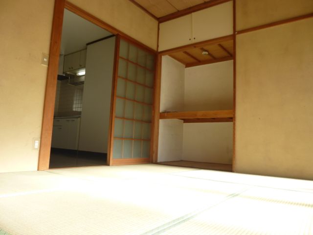 Living and room. Sunny ☆ Rooms are bright and calm