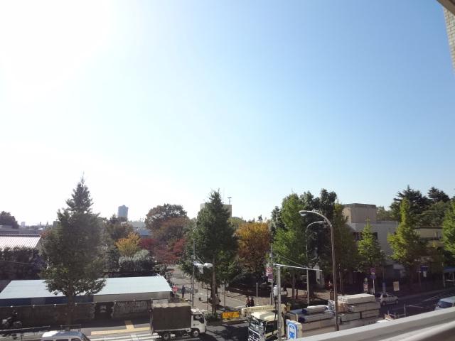 View photos from the dwelling unit. View from the site (November 2013) Shooting