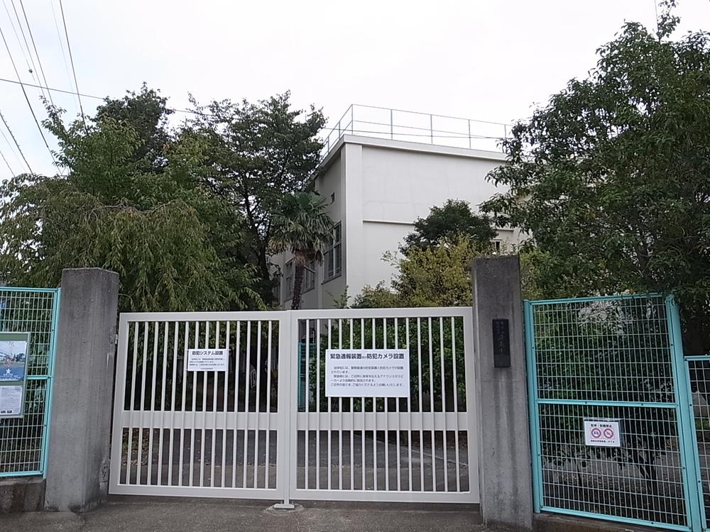 Primary school. 140m to Suginami Tatsusumibi elementary school