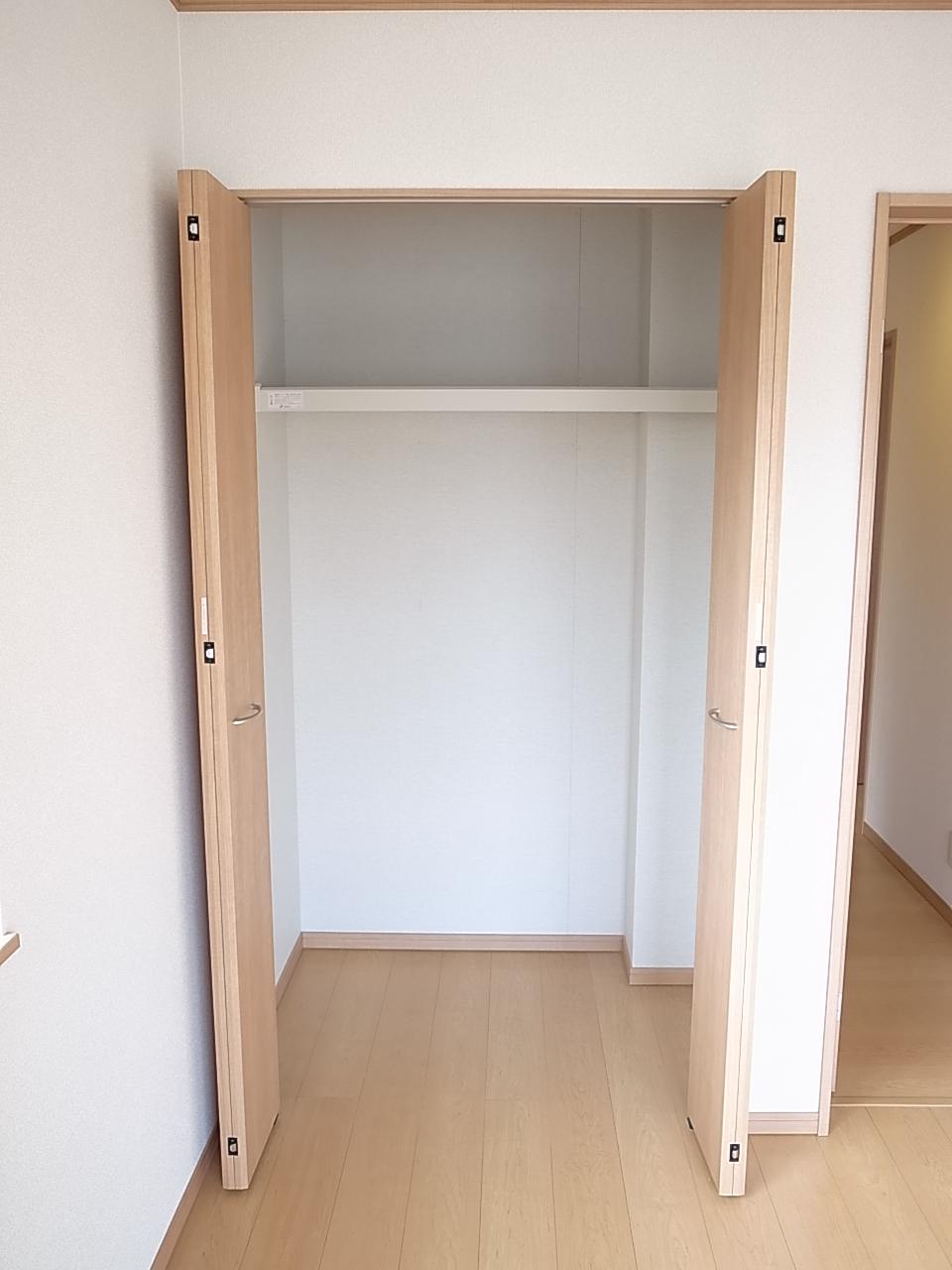 Receipt. Closet (Western-style 7 Pledge) There are housed in each room