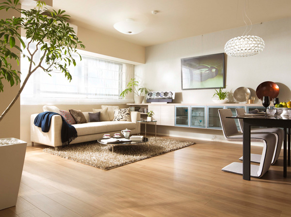 Living.  [Ribin'ngu ・ dining] Flooring and joinery is, Emphasize nestled of sophistication that peaceful and sharpness to live. It produces a space of relaxation deepen the joy of live in Hamadayama.