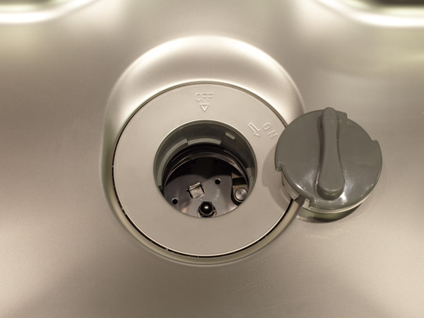 Kitchen.  [Disposer] Garbage finely treated with drainage port, Convenient system which can be passed along with the tap water. Saving you the hassle of housework related to garbage disposal significantly.